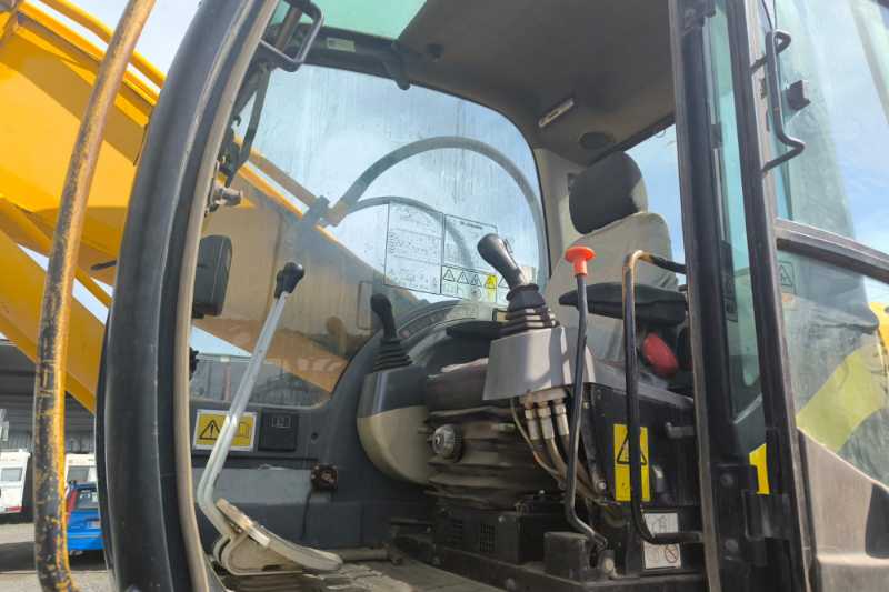 OmecoHub - Immagine JCB JS235HD